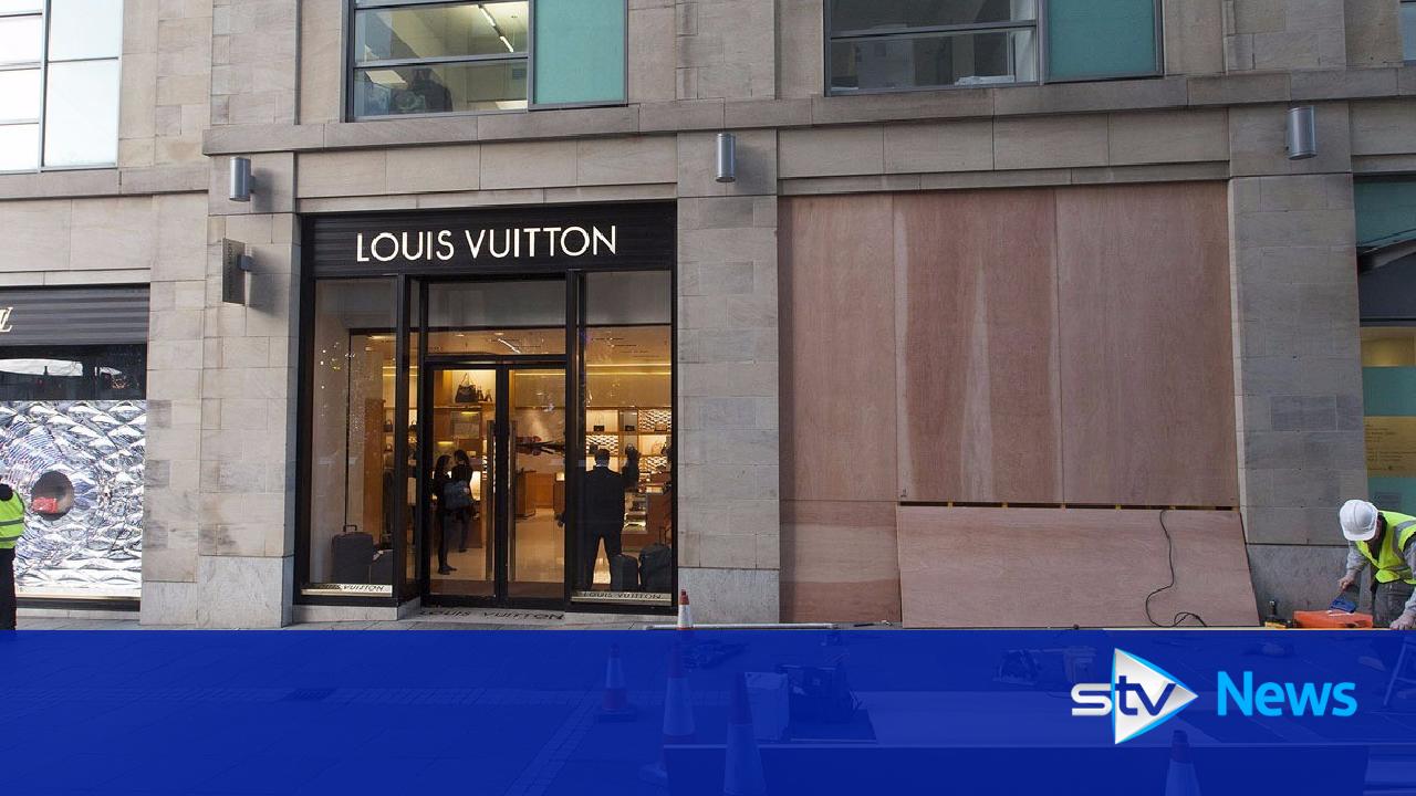 Designer handbags worth £80,000 stolen in &#39;brazen&#39; shop raid