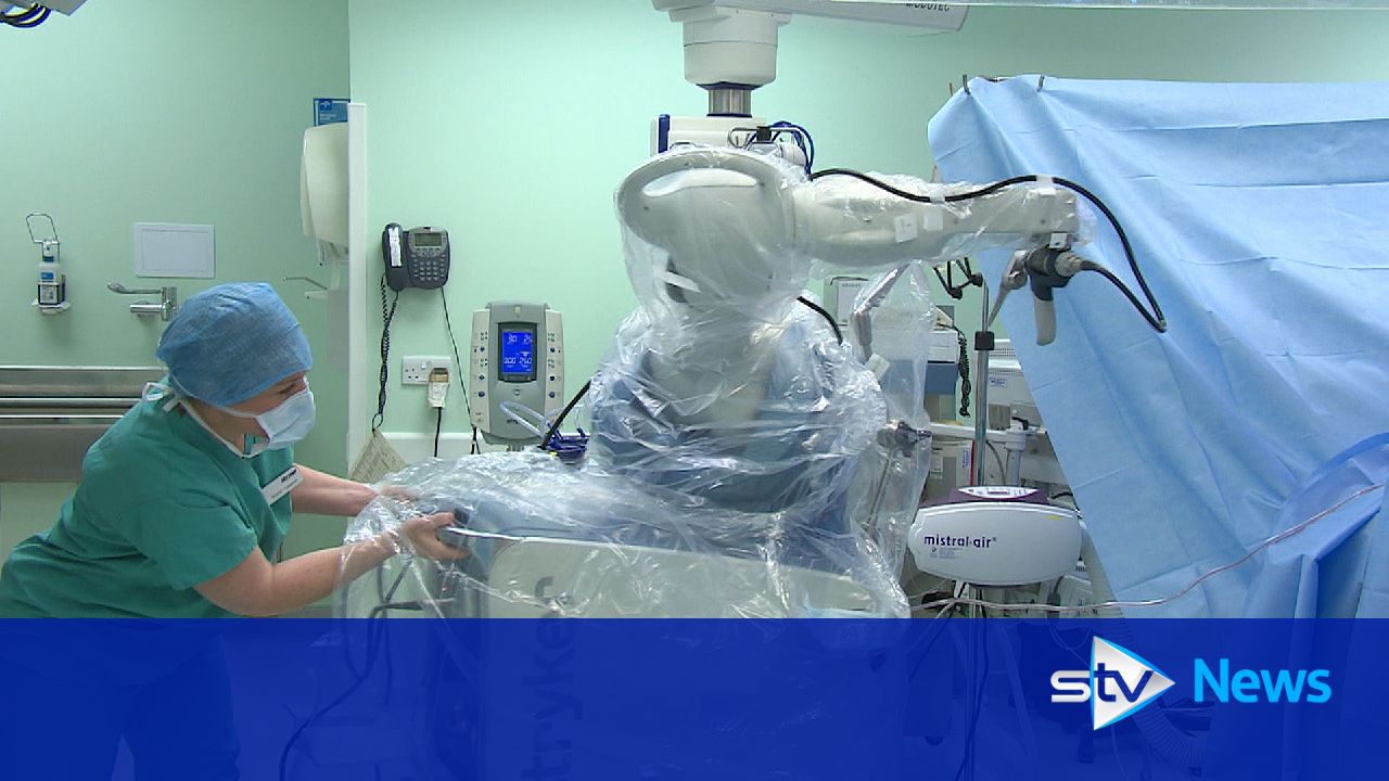 robot-carries-out-first-full-knee-replacement