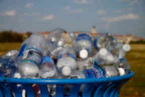Single us packaging is costing Scots an estimated £640m a year.