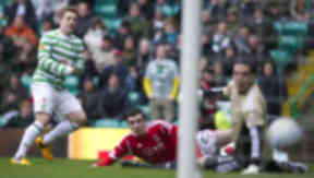 Celtic midfielder Kris Commons scores the fastest ever SPL goal.