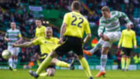 Kris Commons scores for Celtic against St Mirren.