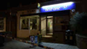 Best-One: Man injured in shop robbery.
