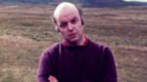 Bonn Comhraidh: Presenter on first Gaelic current affairs TV show.