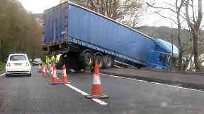 Crash: Lorry jackknifed off road.