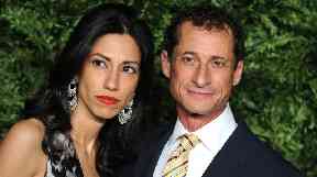 Anthony Weiner (r) pictured alongside estranged wife Huma Abedin.