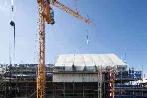 The eight beams have been carefully craned into the Mackintosh building.
