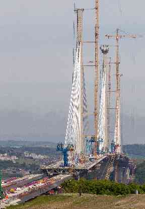 The combined steel for its viaducts was 7000 tonnes.