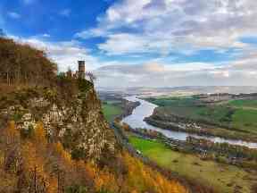 Kinnoull Hill has fine woodlands and a dramatic clifftop escarpment above the Tay.