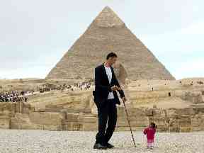 Sultan Kosen and Jyoti Amage at the Giza Pyramids in Cairo.