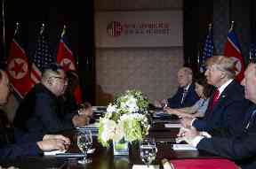 The two leaders hold talks.