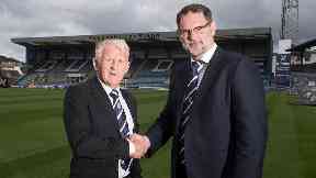 Gordon Strachan and Dundee managing director John Nelms.