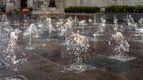 Fountain: Marischal College water feature.