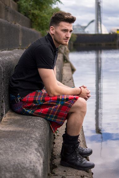 Wha hae! Photo project captures 101 Scotsmen in kilts