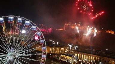 edinburgh hogmanay tens streets thousands hit fireworks sky light