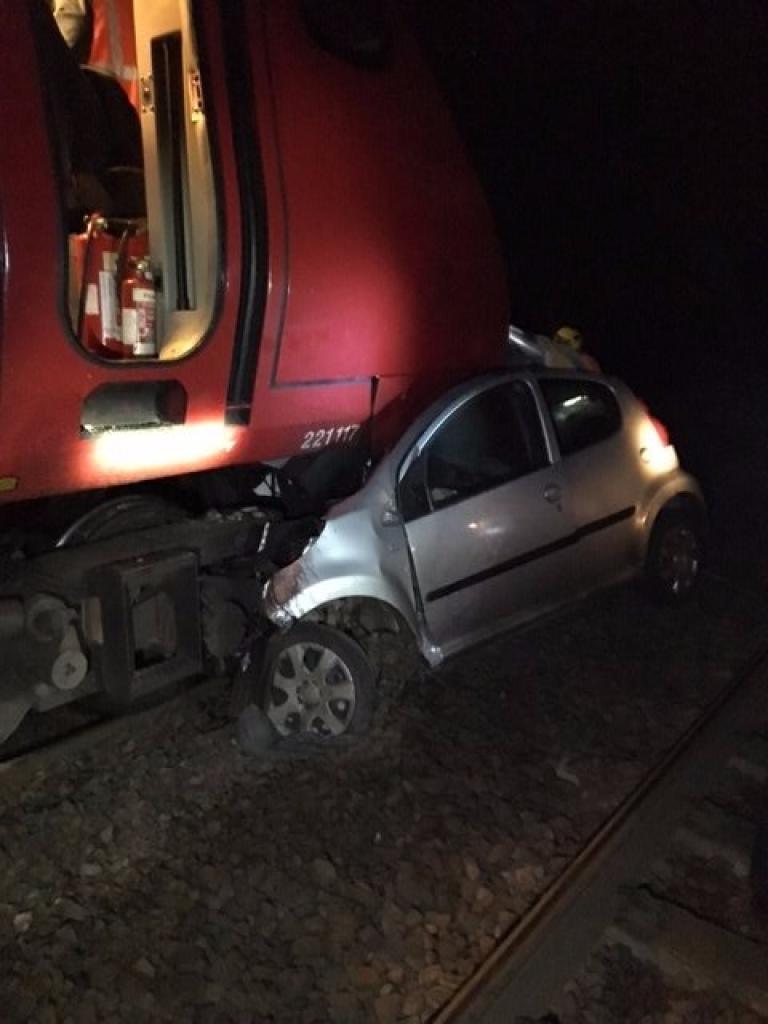 499298-crashtrain.jpg
